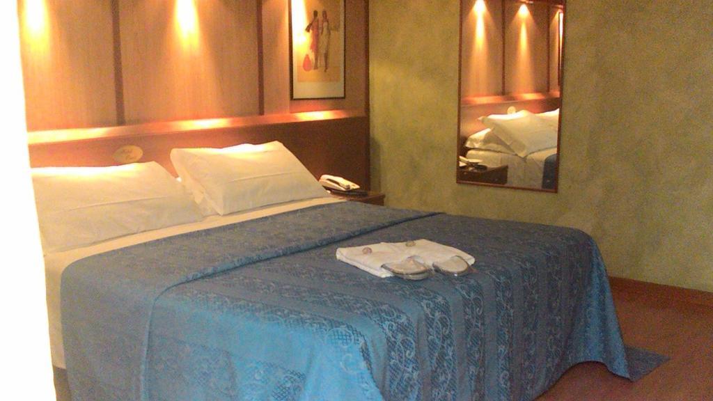 Hotel Motel Ovest Vittuone الغرفة الصورة
