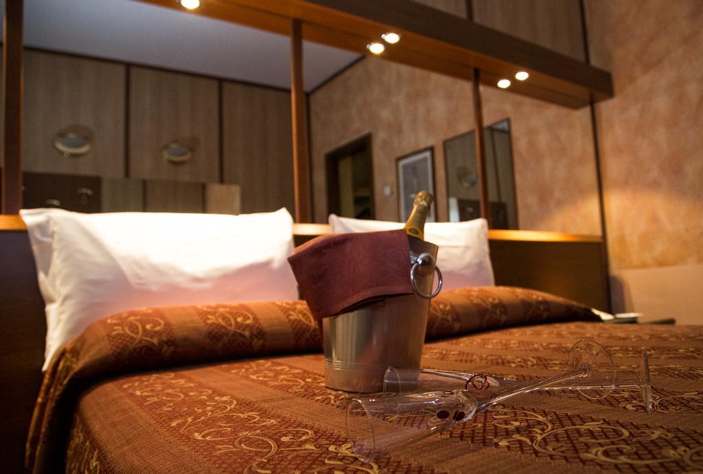 Hotel Motel Ovest Vittuone الغرفة الصورة